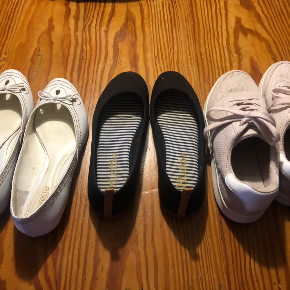 Lot of 3 pairs of shoes - 2 flats & 1 tennis shoe.